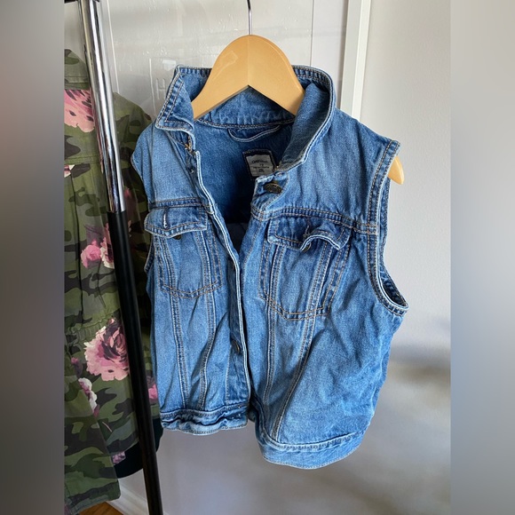 Gap large denim vest girls - great spring and summer piece! - Picture 4 of 4